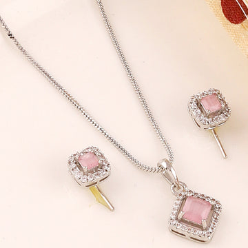 Mekkna: Shimmering Pink Pendant Set